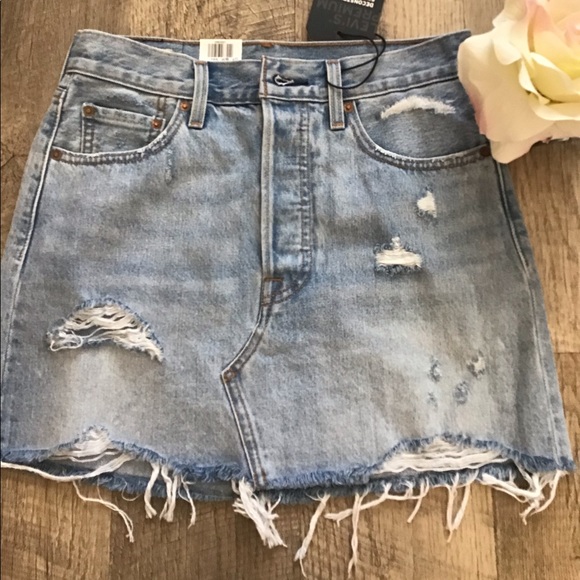 🛍LEVI’S DECONSTRUCTION SKIRT🎀 - Picture 4 of 7